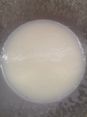 Ice cream-like tiramisu milk cap The practice of chiffon cake step 2