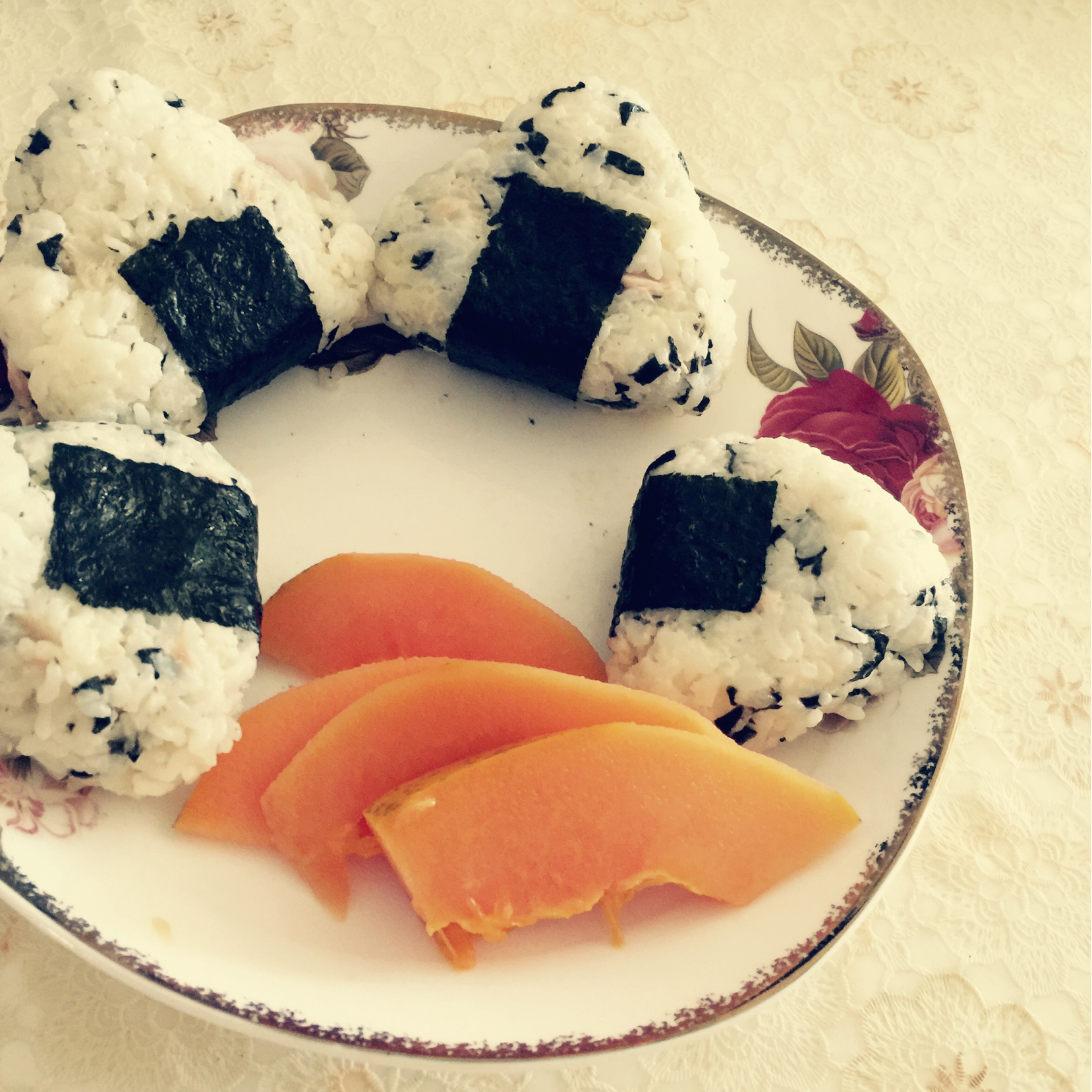 金枪鱼芝士饭团