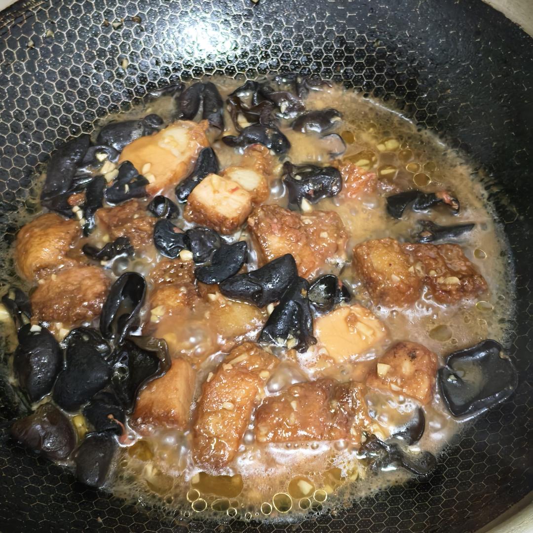 【客家南乳炸肉焖木耳】