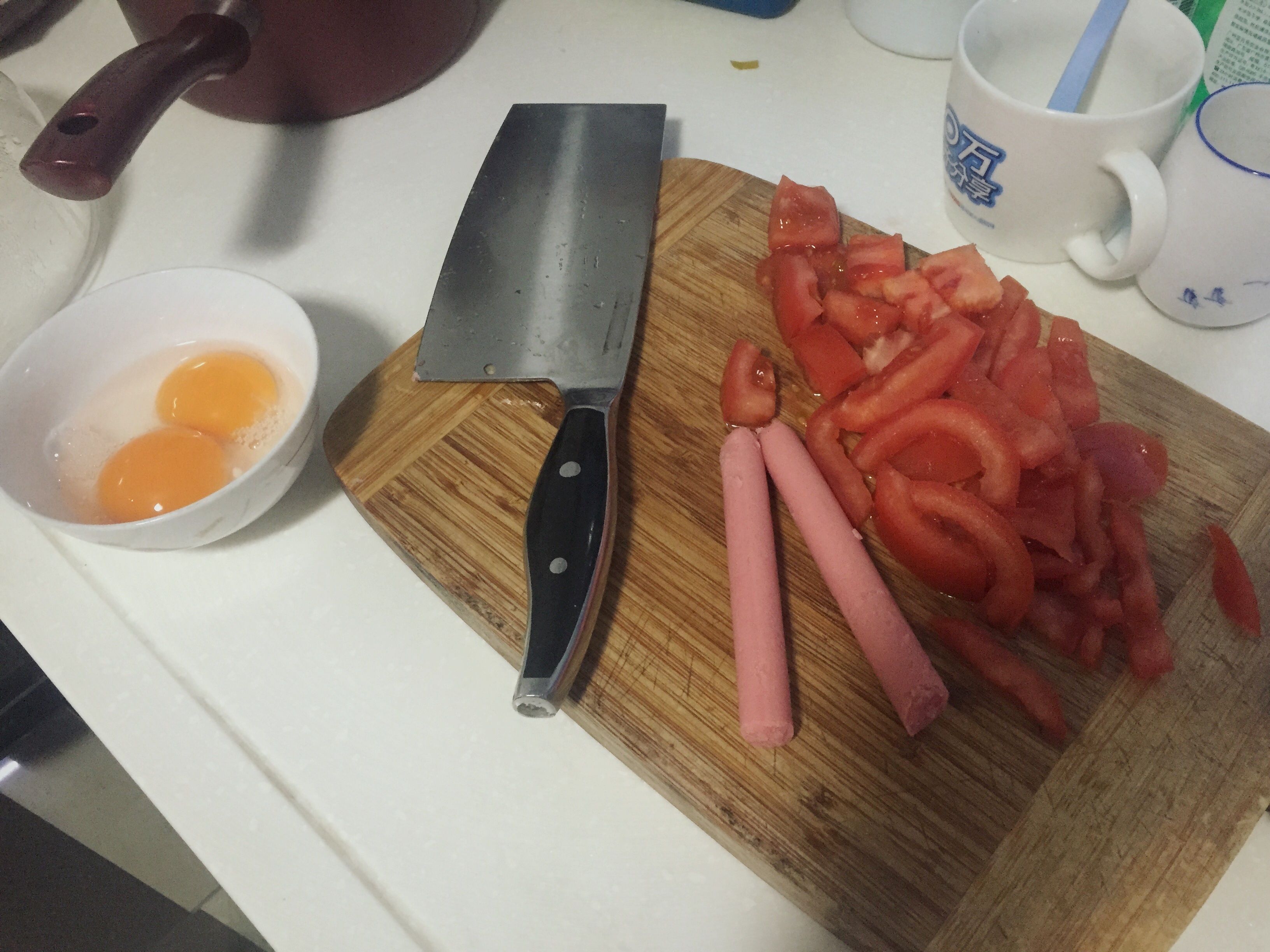 番茄炒饭（番茄鸡蛋炒饭）的做法 步骤1