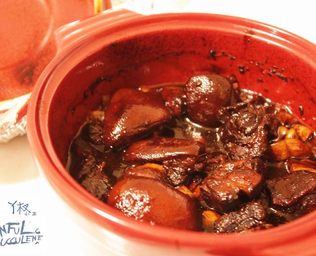 酱油蒜炖腿库的做法