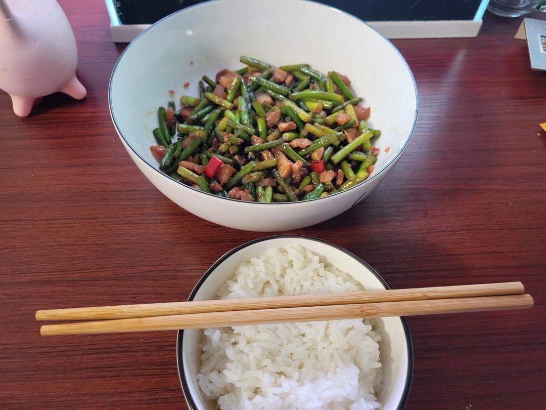 蒜苔炒肉末，三碗米饭都不够吃