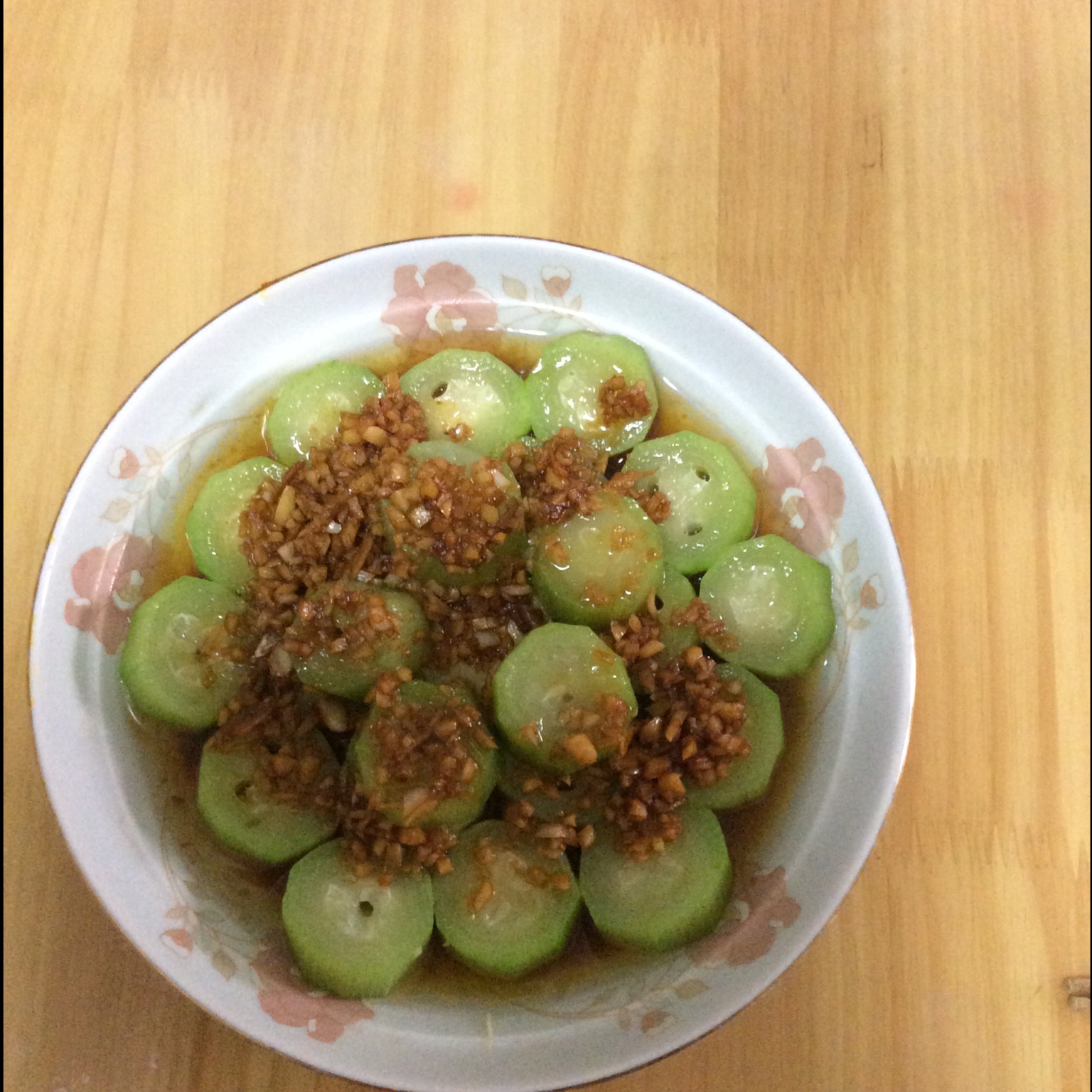 只需要五分钟就可以的美味蒜蓉蒸丝瓜