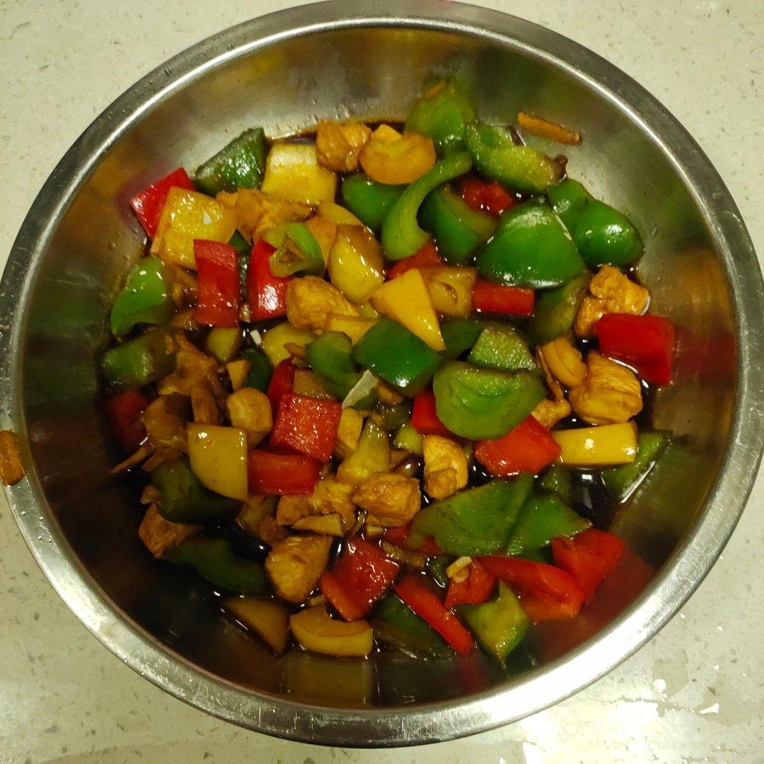 补维c的大菜-五彩缤纷彩椒青椒炒鸡腿肉