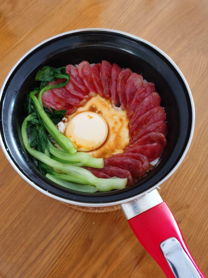 广式腊味煲仔饭