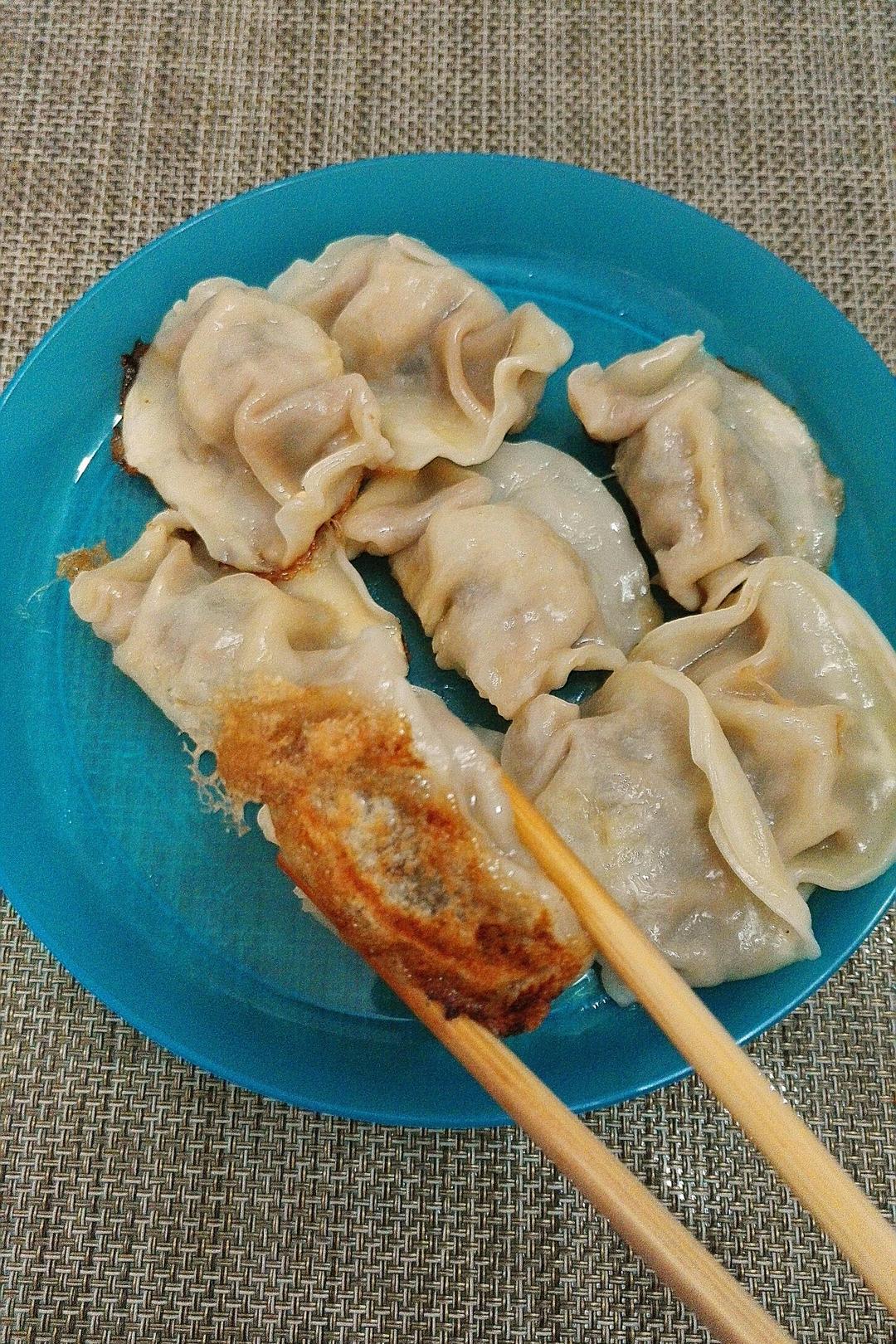 手机用户8288vaih做的早餐来一锅香脆的生煎饺子