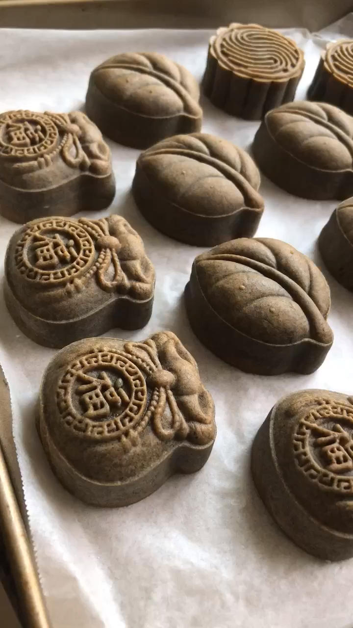 黑米月饼