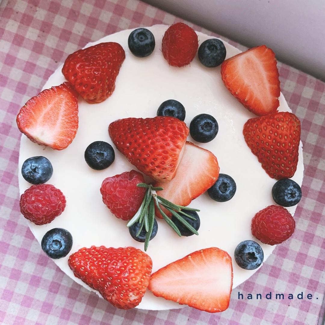 草莓慕斯（6寸）