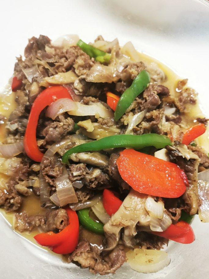 肥牛蘑菇砂锅 Beef & Mushroom Hotpot