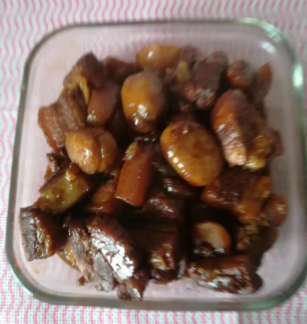 【板栗红烧肉】