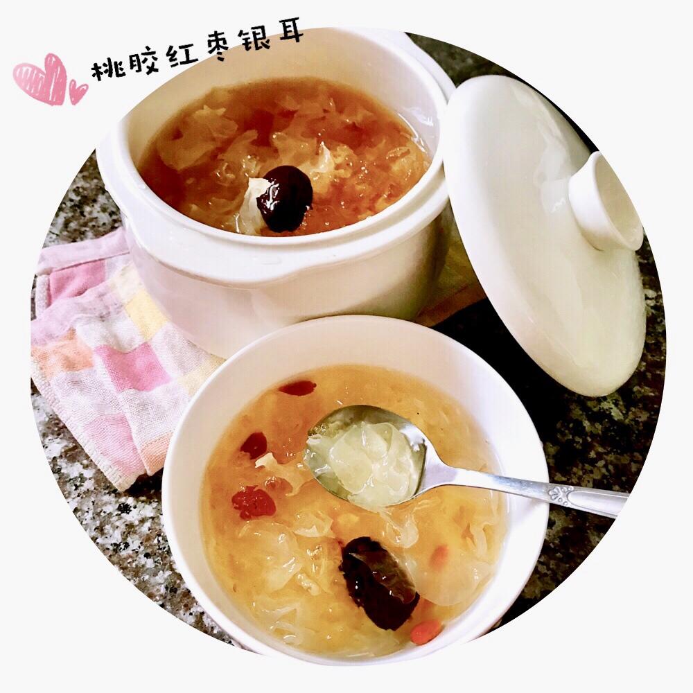 桃胶炖银耳