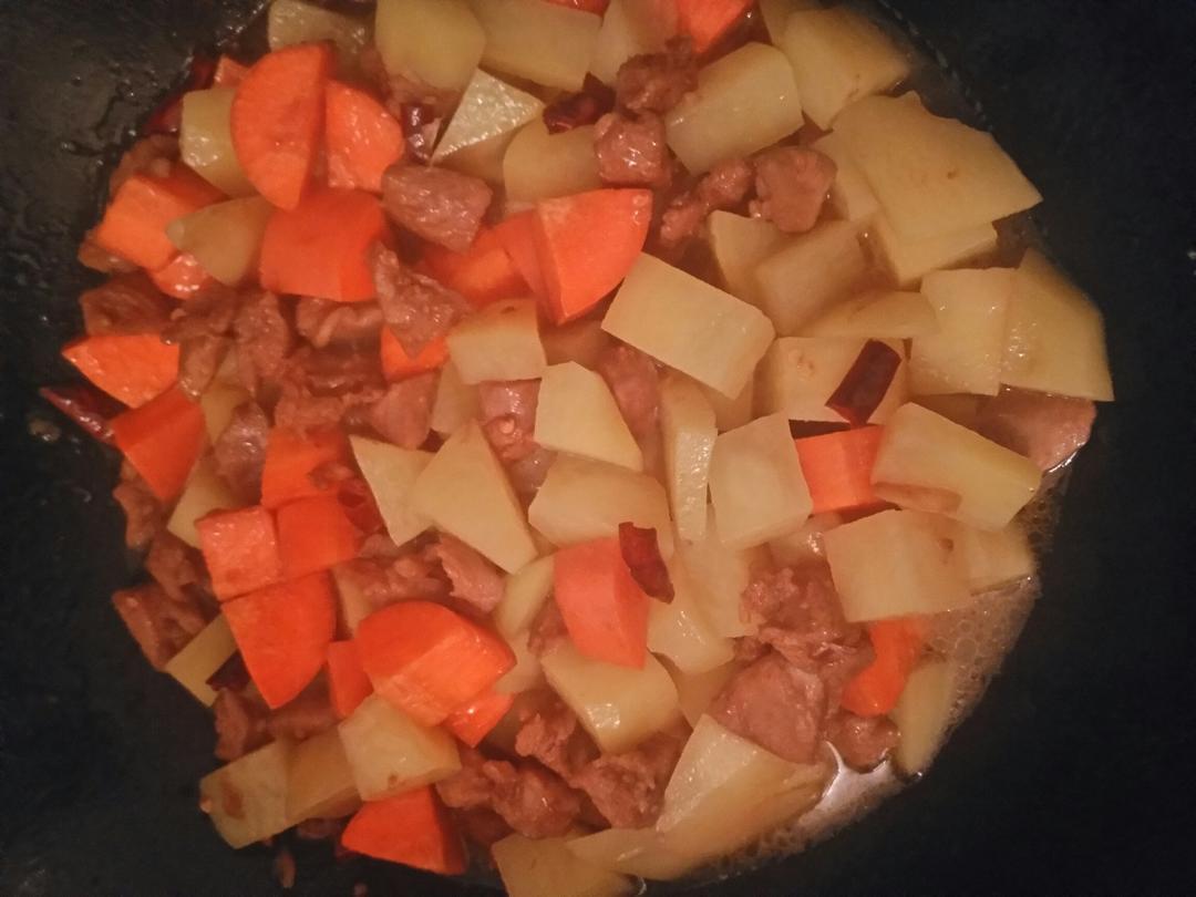 土豆胡萝卜炖牛肉