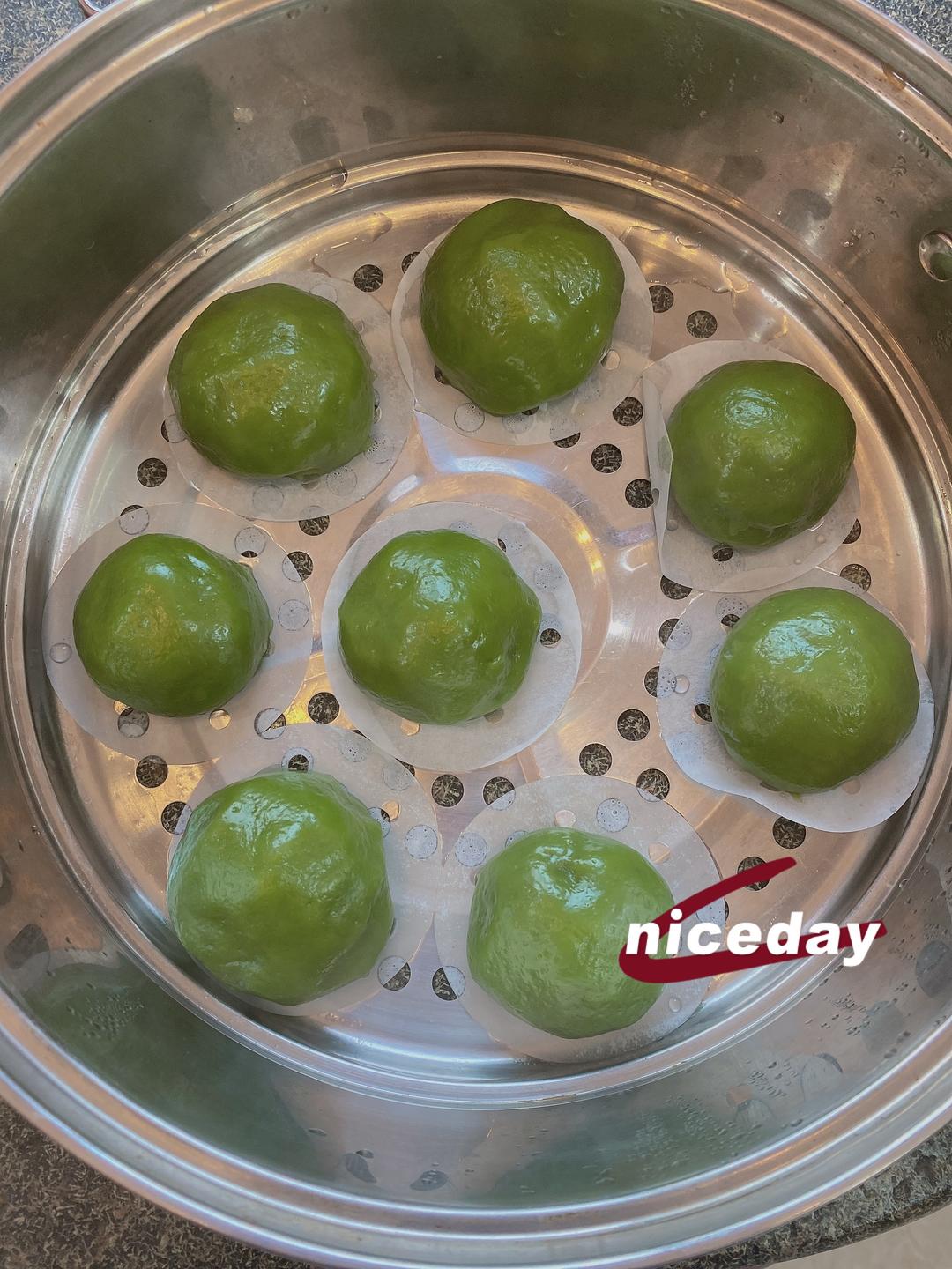 网红咸蛋黄肉松青团的做法 步骤5