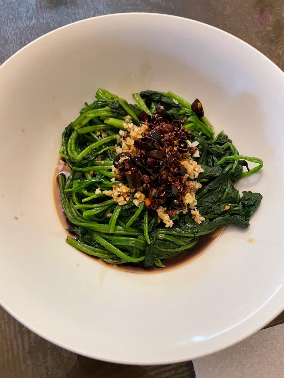 凉拌菠菜(家传秘方)