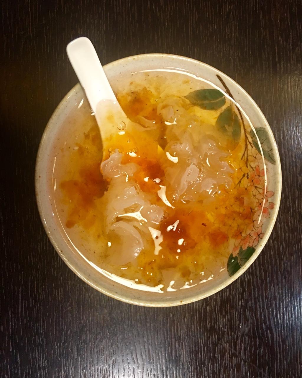 如何熬一碗黏黏糯糯的银耳羹