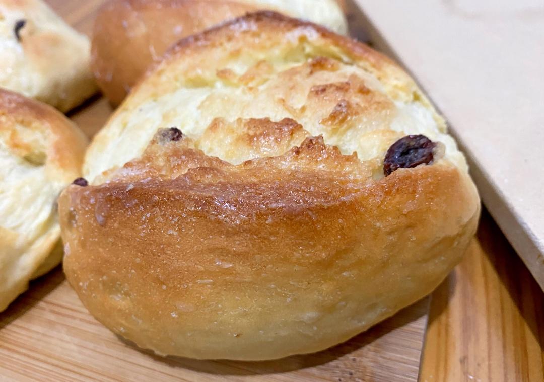 葡萄软欧（仿原麦山丘）Milk flavored bread filled with raisins and butter