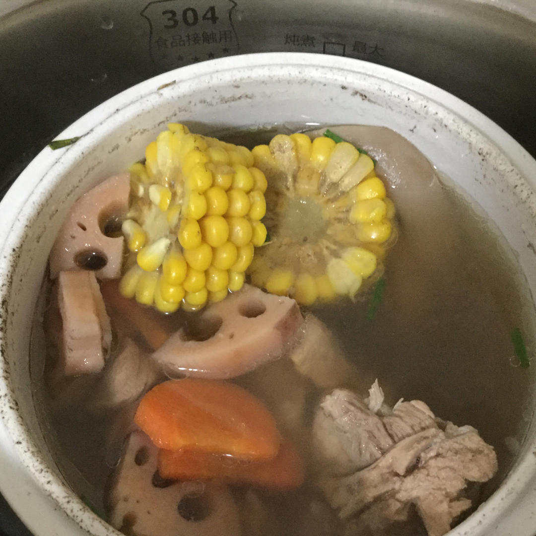 莲藕玉米排骨汤