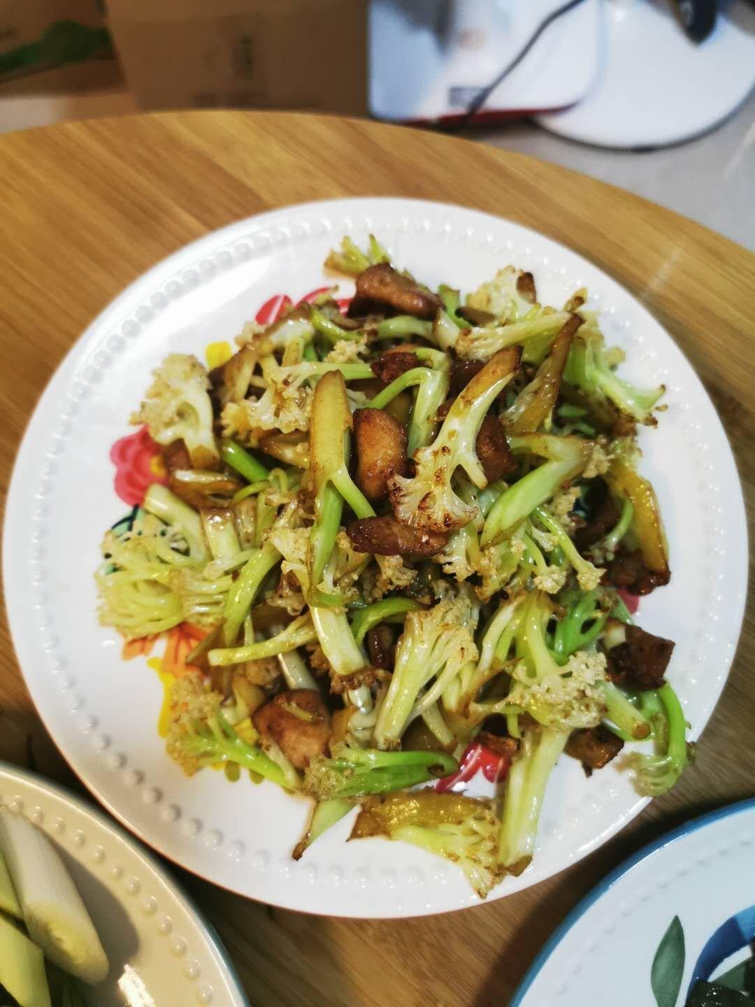 老丁的私房菜-干锅花菜