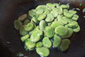 【吃下一整个春天】葱油蚕豆的做法 步骤10
