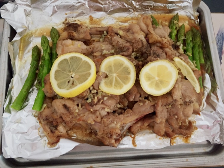 黑胡椒芦笋烤鸡肉