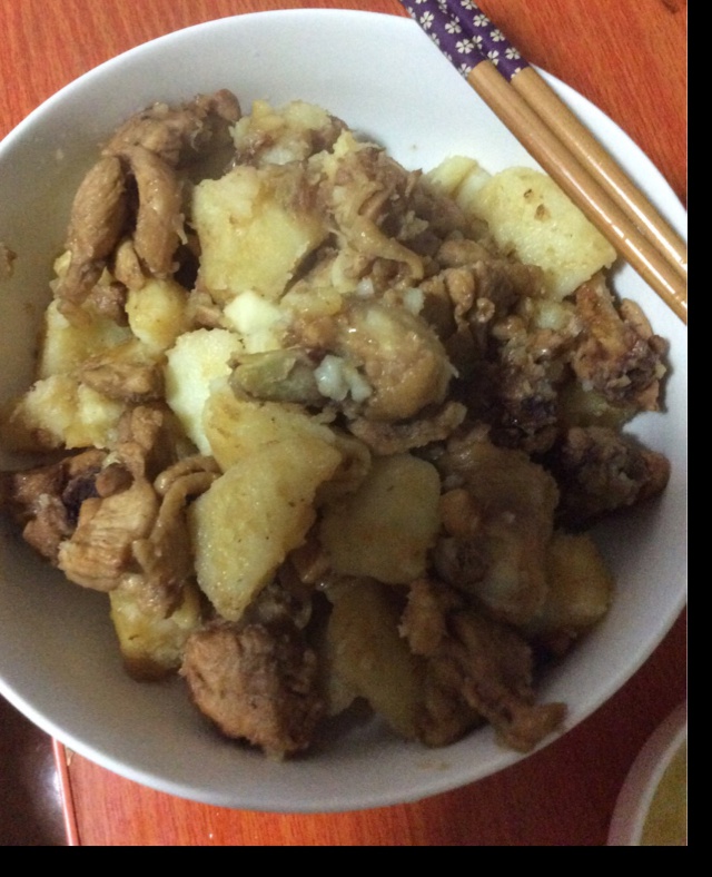 土豆炖鸡块
