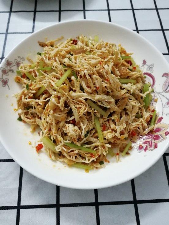 香芹凉拌手撕鸡胸肉 低卡减肥方便快捷~
