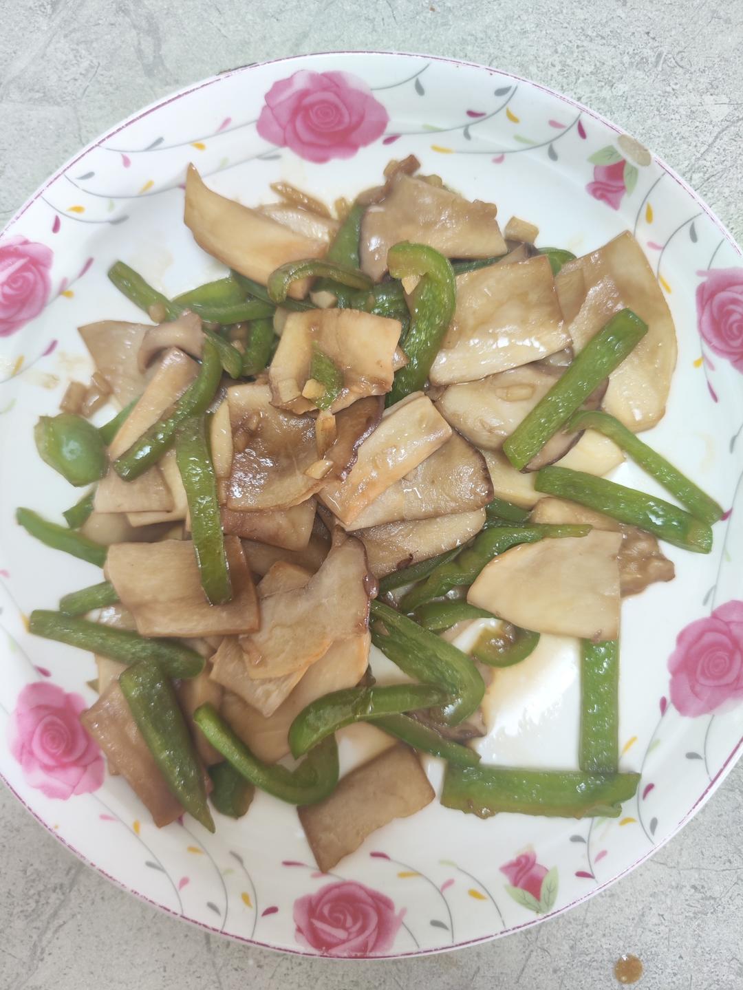 青椒素炒杏鲍菇