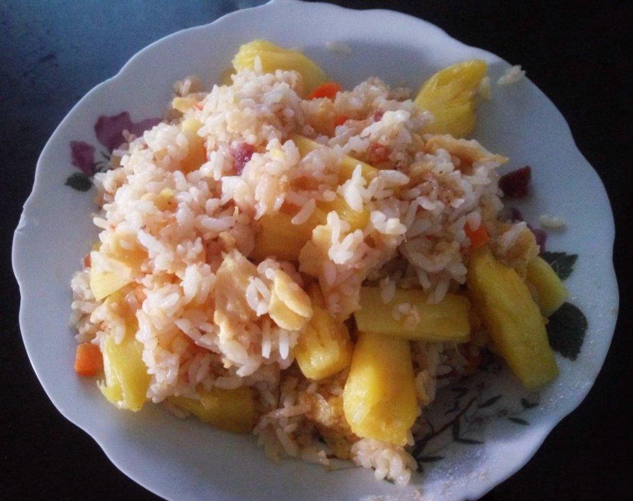 虾仁菠萝炒饭