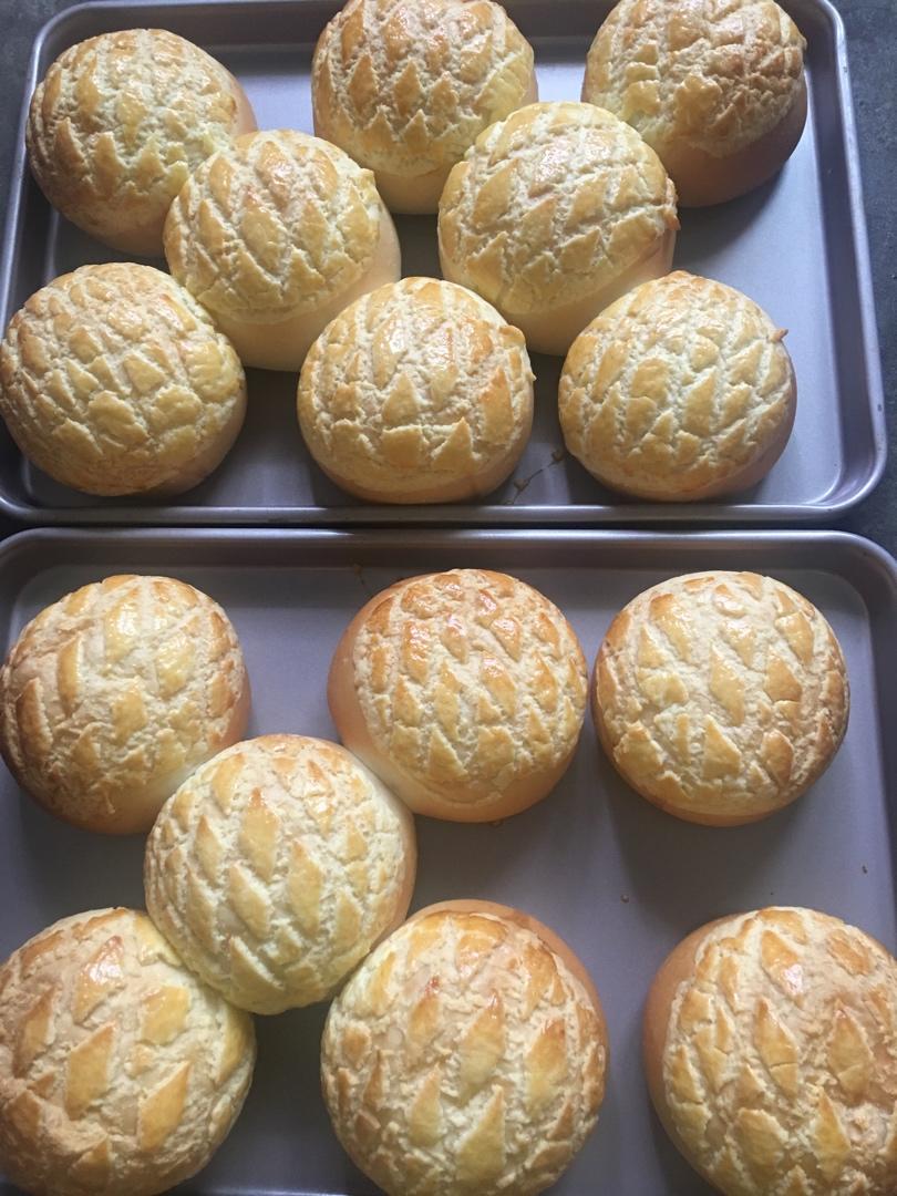 好吃到炸裂的港式菠萝包（附带制作酥皮的小视频）