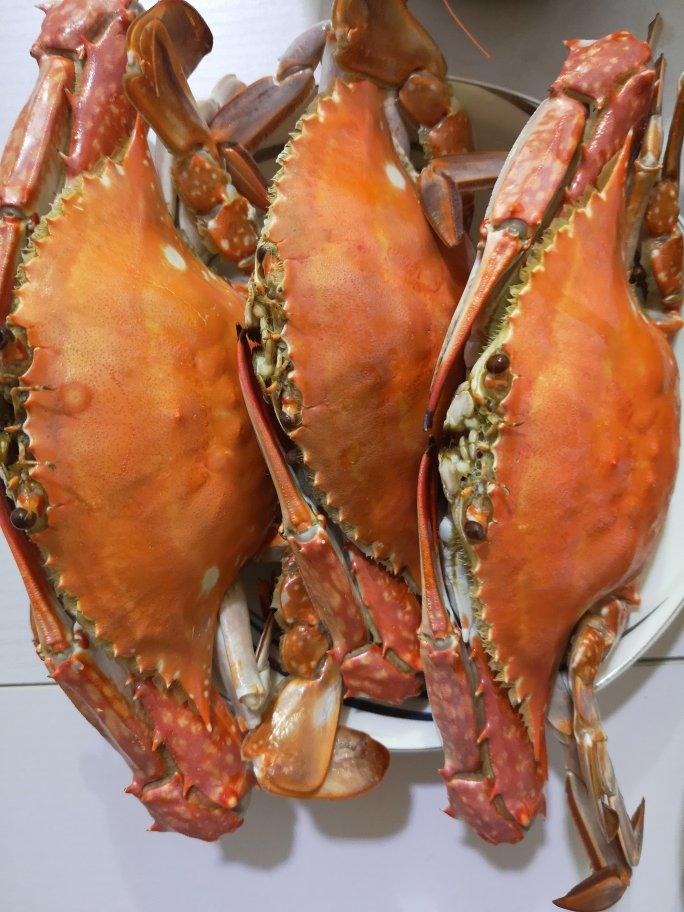 8月螃蟹正鲜美，大厨教你一招，蒸螃蟹不掉腿不流黄，好看又好吃