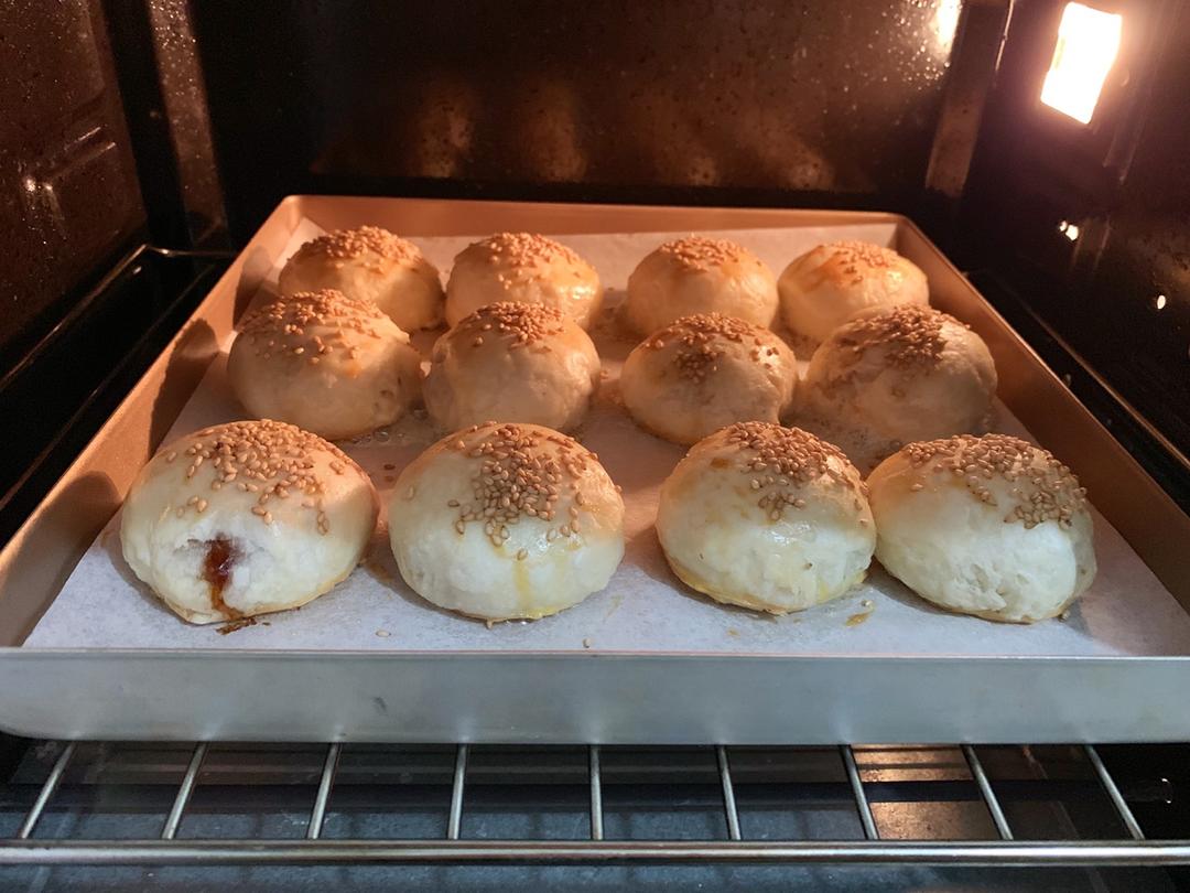 排四个小时队也买不到的鲜肉月饼，秘诀是放麻油！