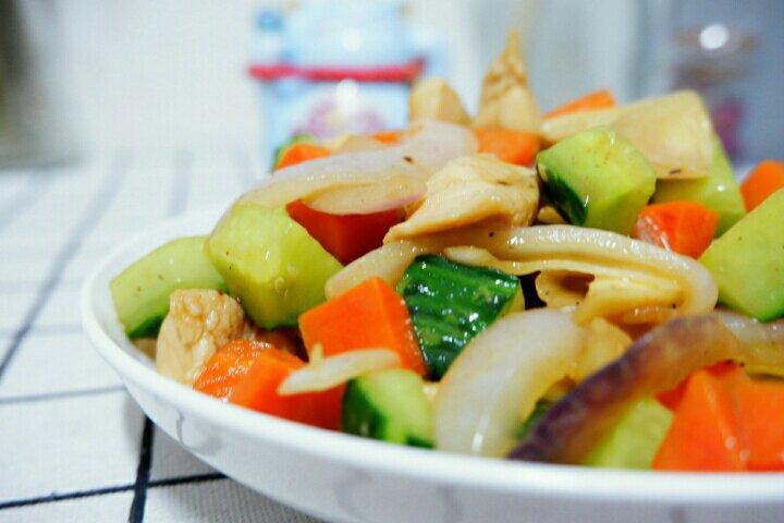 宫爆鸡丁~~米饭好伴侣，甜香鲜，家有孩子的一定要这样做，营养美味好吸收