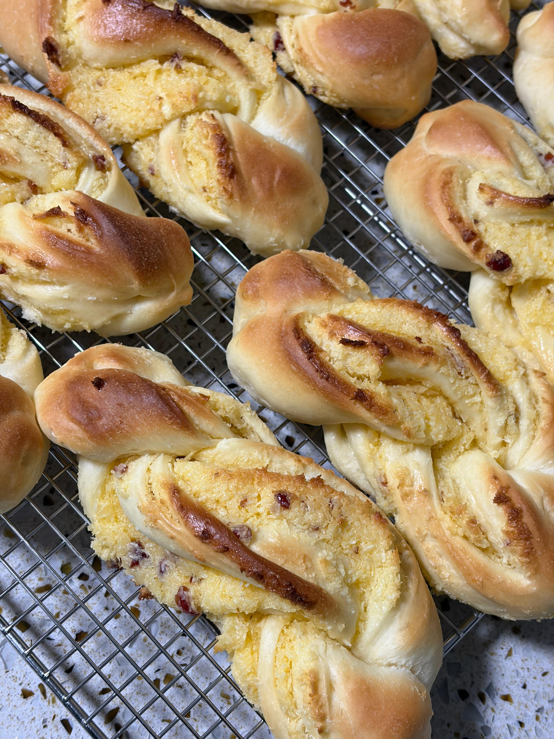 这面包也太香了，新手也能轻松做出来的椰蓉提子卷！