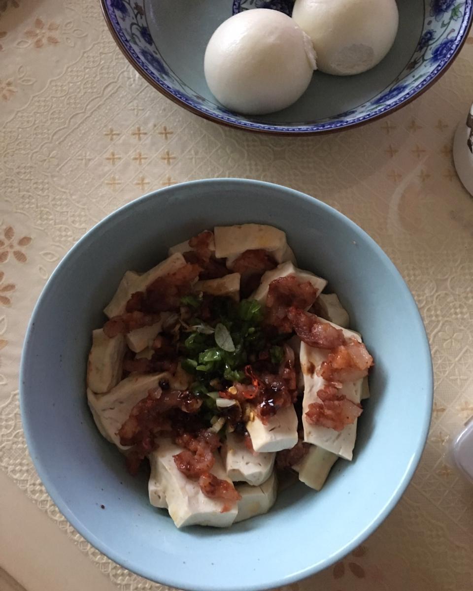 老豆腐蒸腊肉：豆腐的惊艳变身