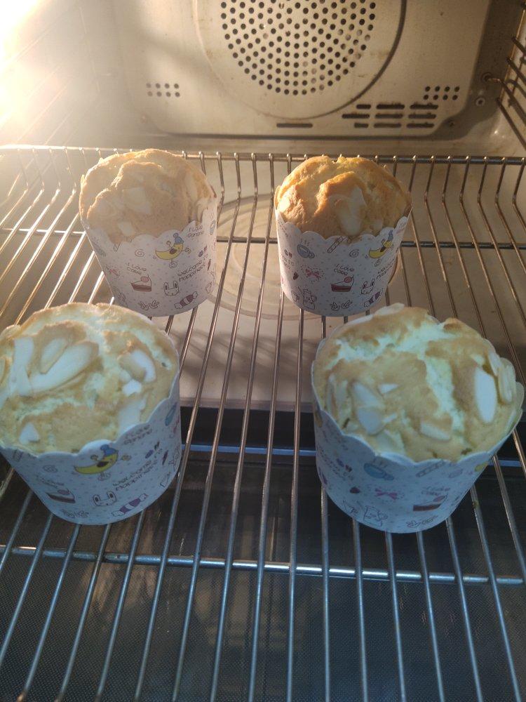 小孩子最爱吃的戚风杯子蛋糕