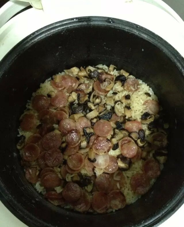 电饭锅版香菇腊肠饭