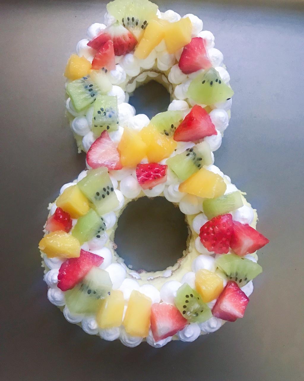 诗涵她妈做的数字蛋糕8