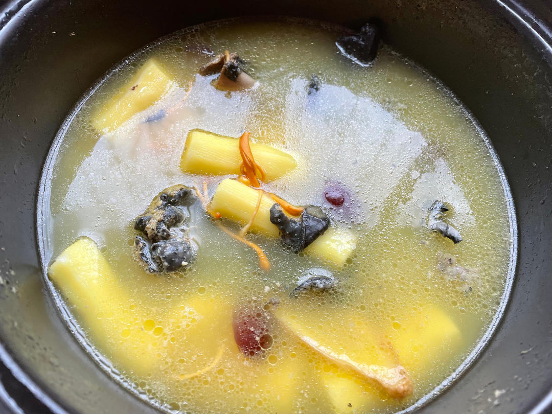 枸杞虫草花山药乌鸡汤