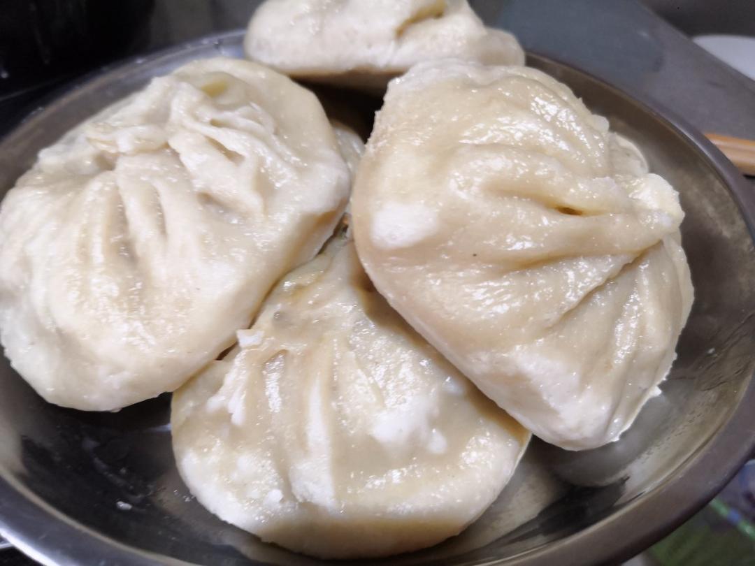 被肉汁浸透的“烫面”牛肉包