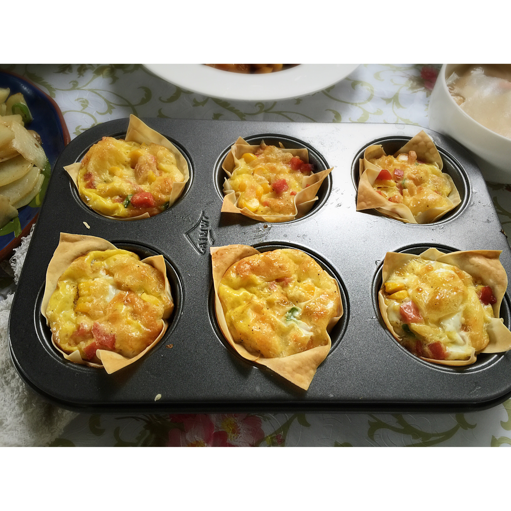 用馄饨皮做底的迷你蛋奶塔