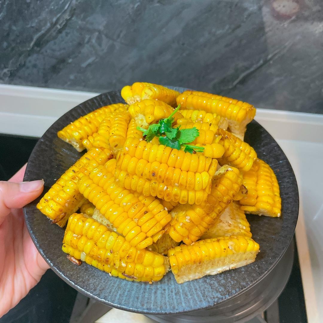 没人不爱的快手菜|椒盐玉米的做法 步骤10