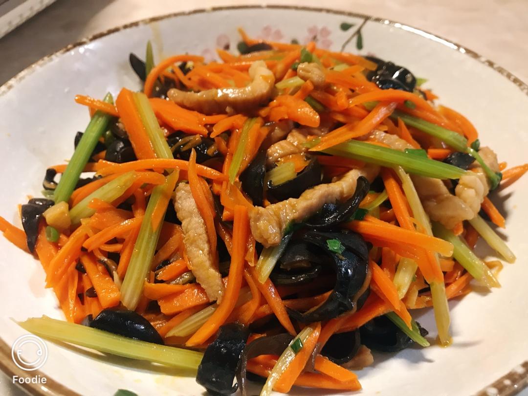 胡萝卜木耳炒芹菜