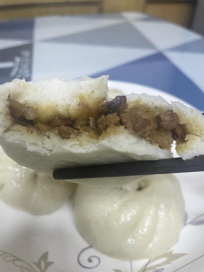笋丁酱肉包