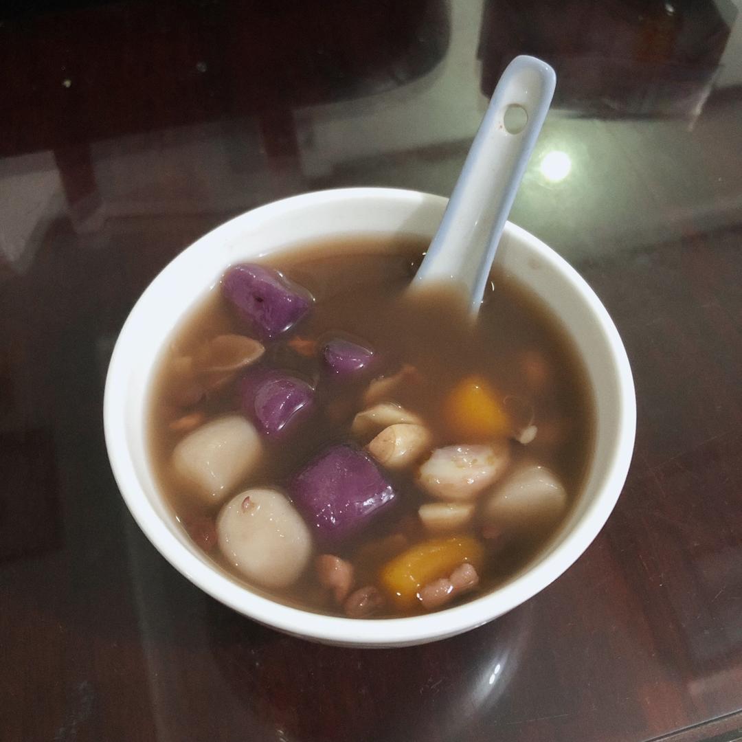 热乎乎甜滋滋的-超好吃/又沙沙/又有颗粒感的/芋圆红豆汤