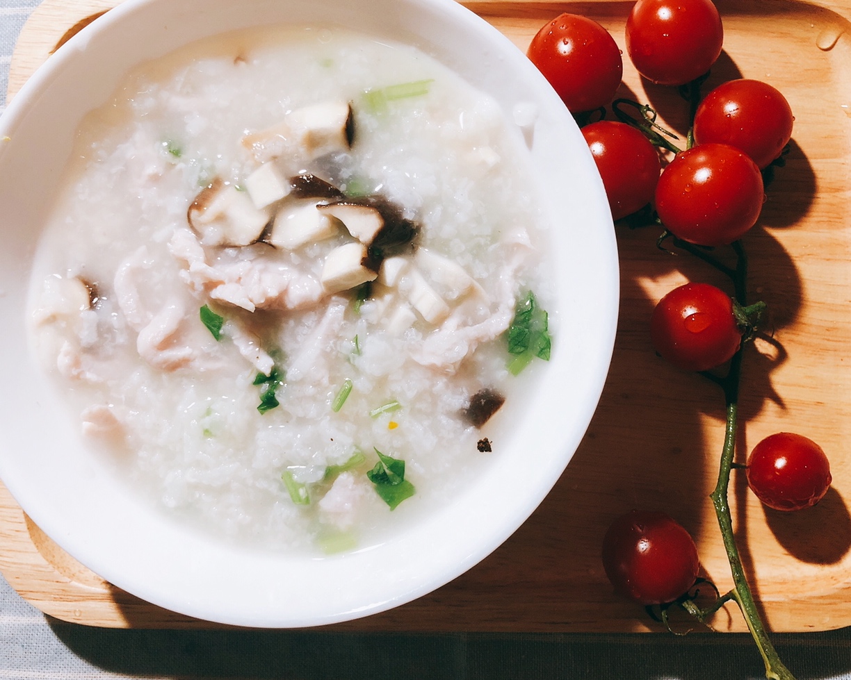 温润米油 | 瘦肉香菇芹菜米粥的做法