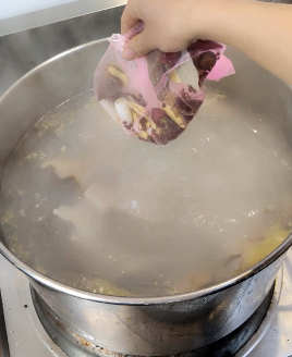 花溪牛肉粉-牛肉高汤的熬制的做法 步骤4