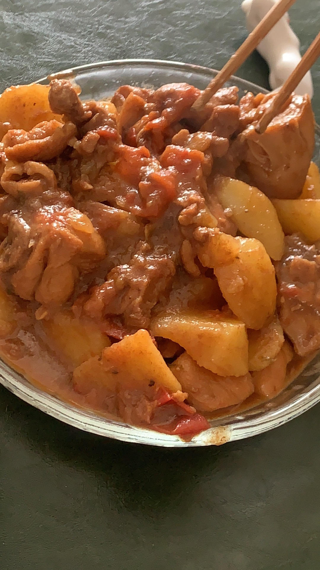 厨师长教你：“番茄土豆烧鸡腿”的下饭做法，咸鲜微酸，家常美味