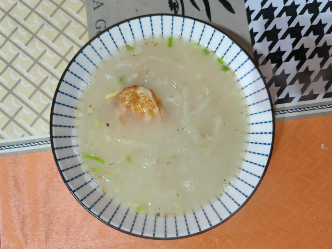 适合宝宝秋天喝的汤·煎蛋白萝卜汤