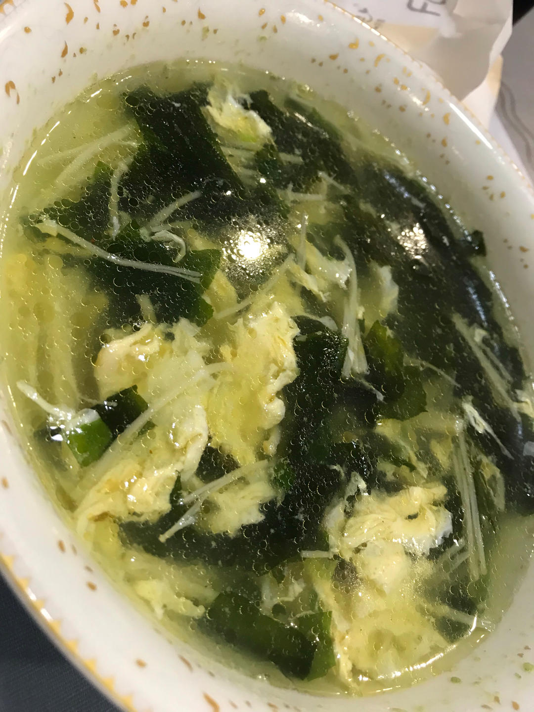 减脂海带金针菇鸡蛋汤