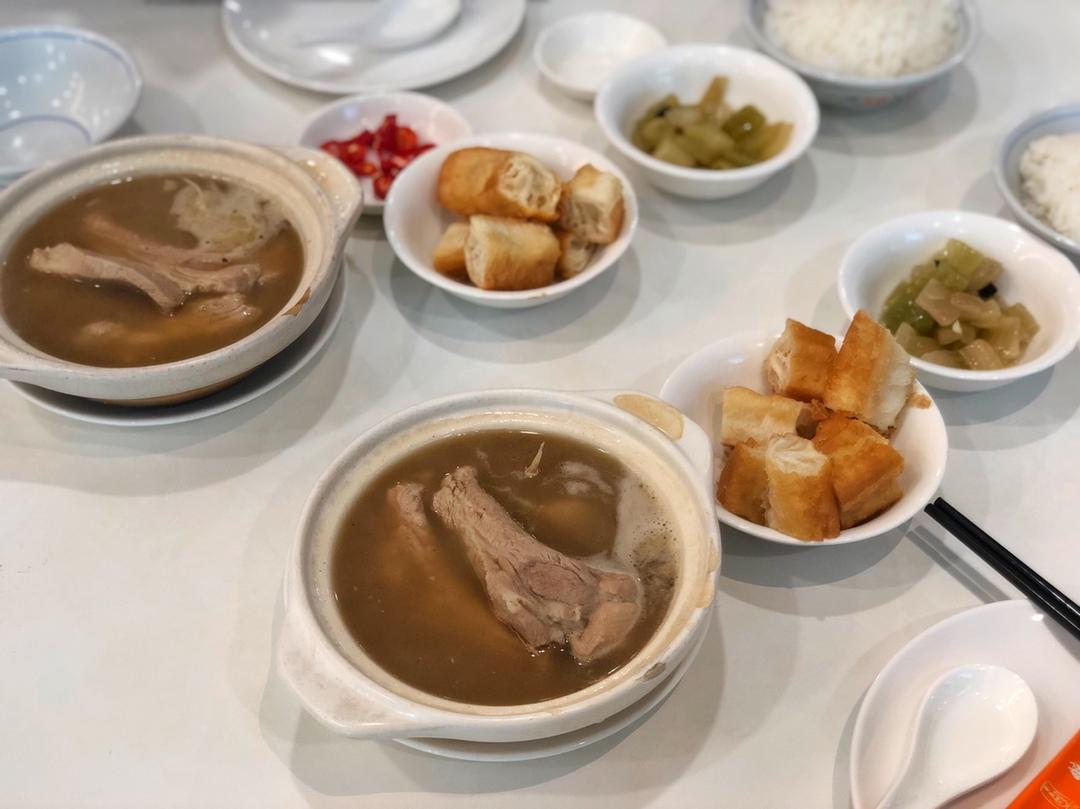 凿壁偷光吃早餐